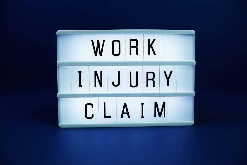 Letrero luminoso con las palabras Work Injury Claim
